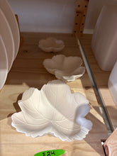 Load image into Gallery viewer, Leaf Dishes
