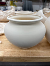 Load image into Gallery viewer, Arnels Planters
