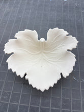 Load image into Gallery viewer, Leaf Dishes
