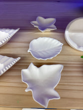 Load image into Gallery viewer, Leaf Dishes
