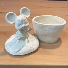 Load image into Gallery viewer, Mouse on strawberry box
